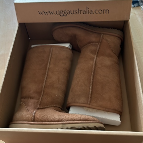 New Classic Tall Uggs - Picture 3 of 4